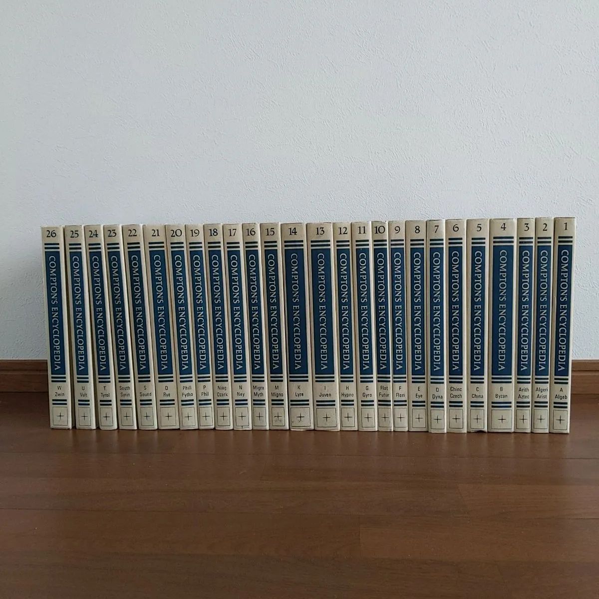 中古】COMPTON'S ENCYCLOPEDIA 1976 Edition - メルカリ