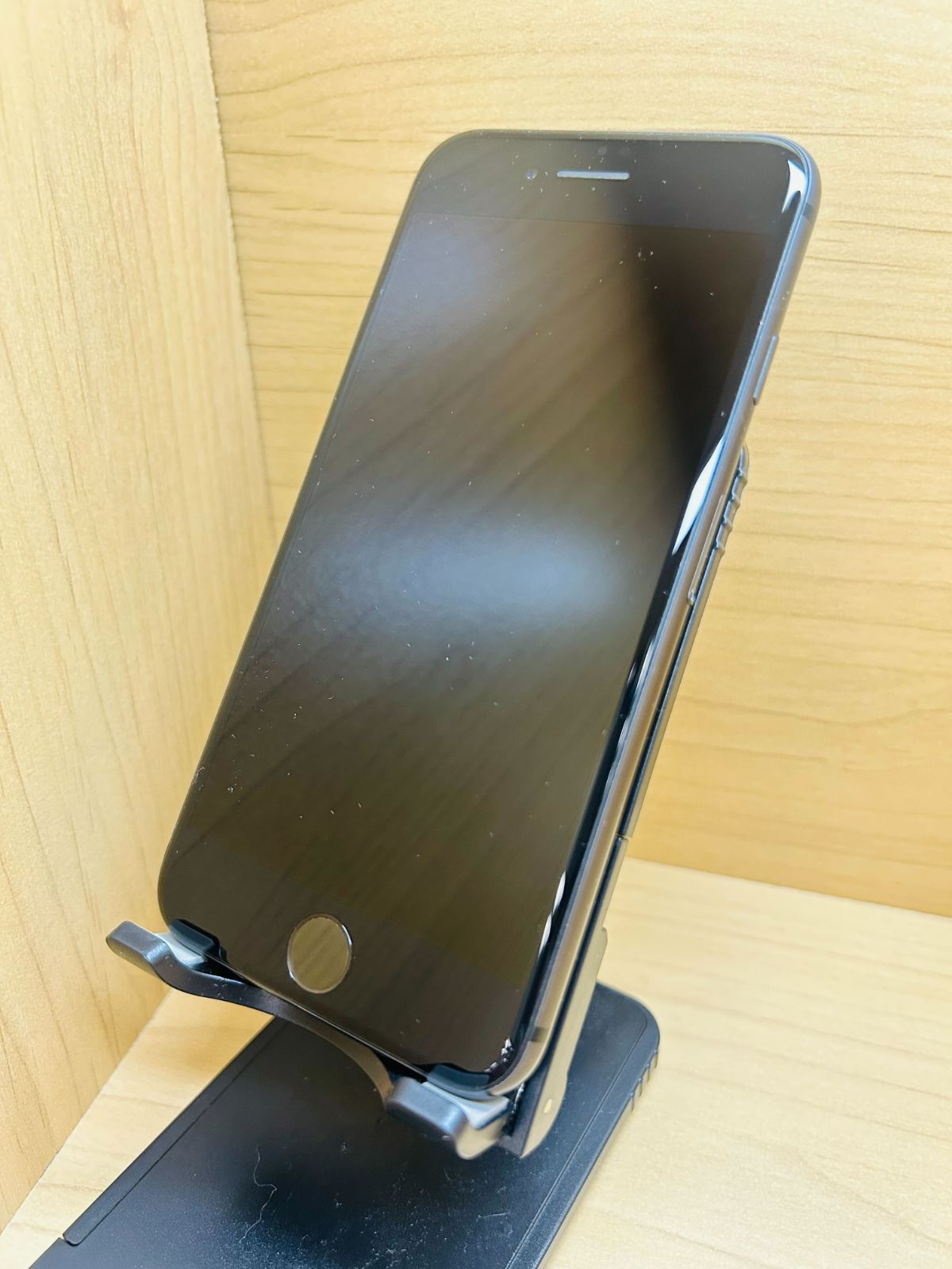 61822】【SIMロック解除済】iPhone 8 卸売 64GB docomo スペースグレイ