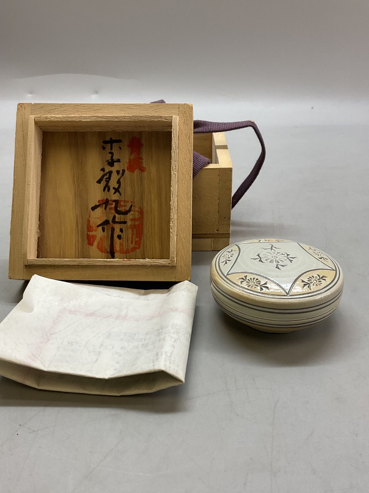 N ♥ 韓国人間文化財 李殷九作 高麗 花に鳥 香合 茶道具 花模様 鳥絵