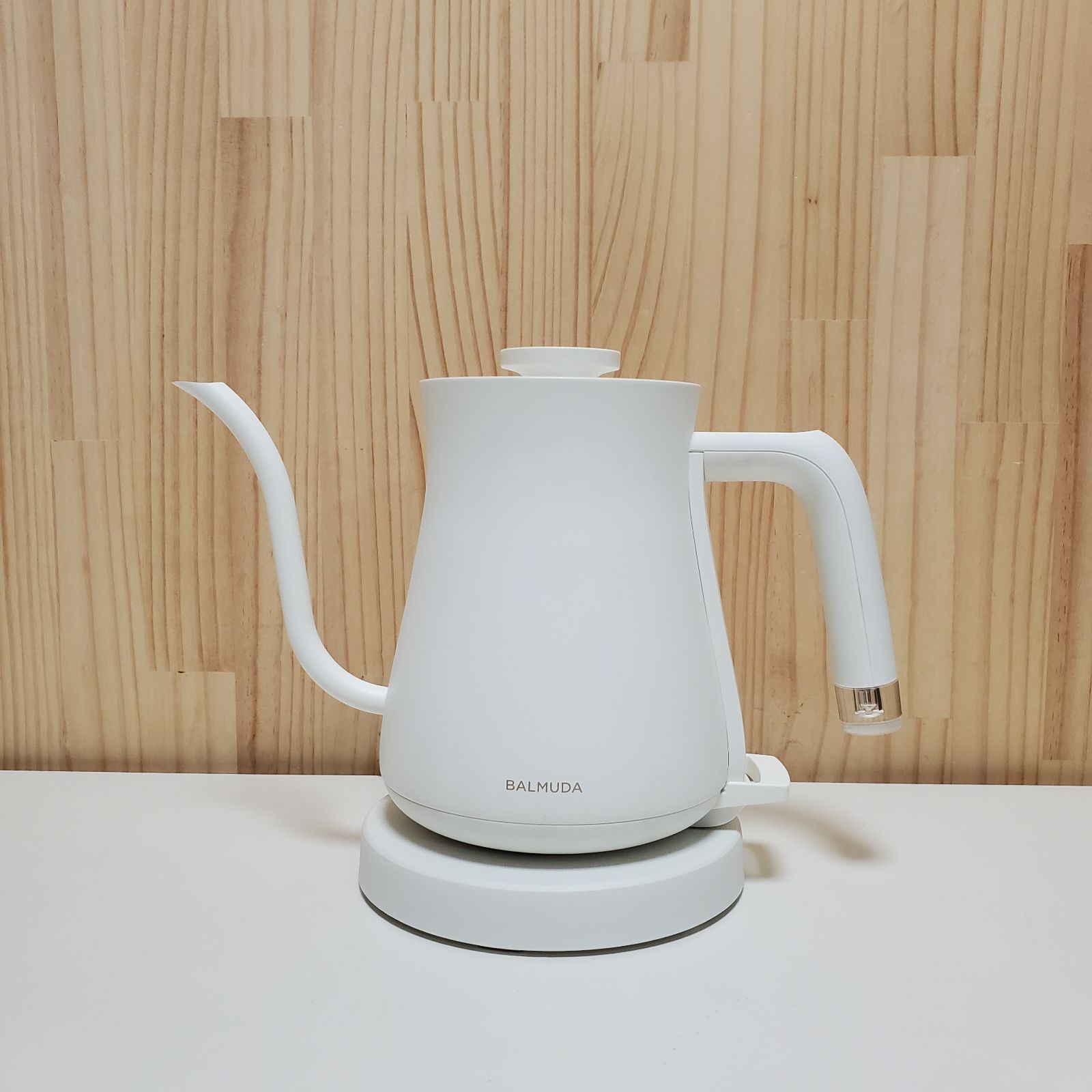 バルミューダ ザ・ポット｜電気ケトル ホワイト 最も安い BALMUDA The