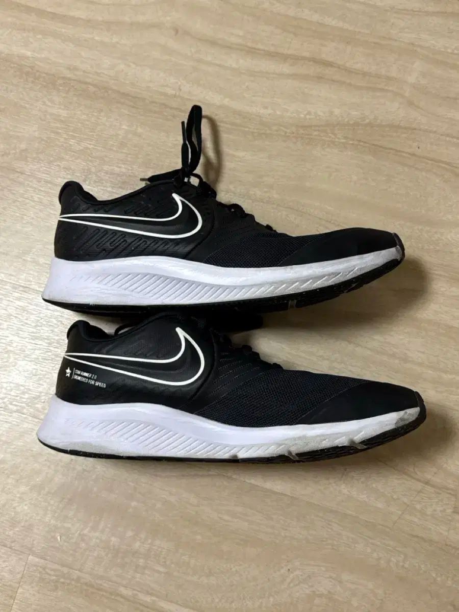 ランニングシューズ