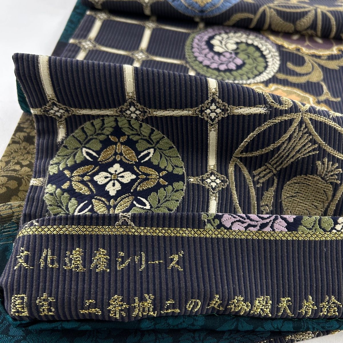 袋帯 美品 名品 二条城二の丸御殿天井絵 雪輪 刺繍 金糸 濃紫 六通 
