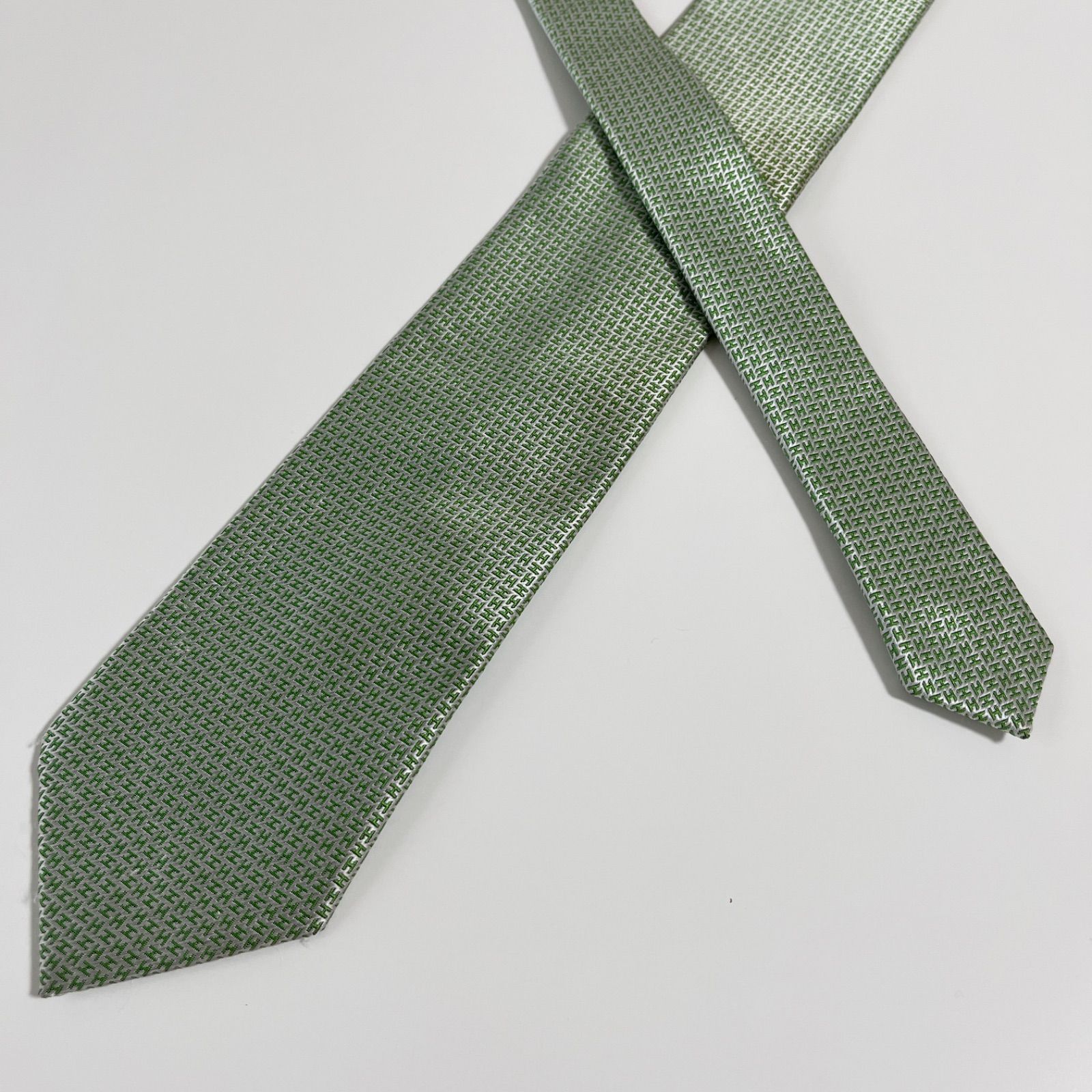 【未使用】HERMES 緑色 うさぎネクタイ 100%シルク 美品 エルメス HERMES ネクタイ シルク100% グリーン - メルカリ
