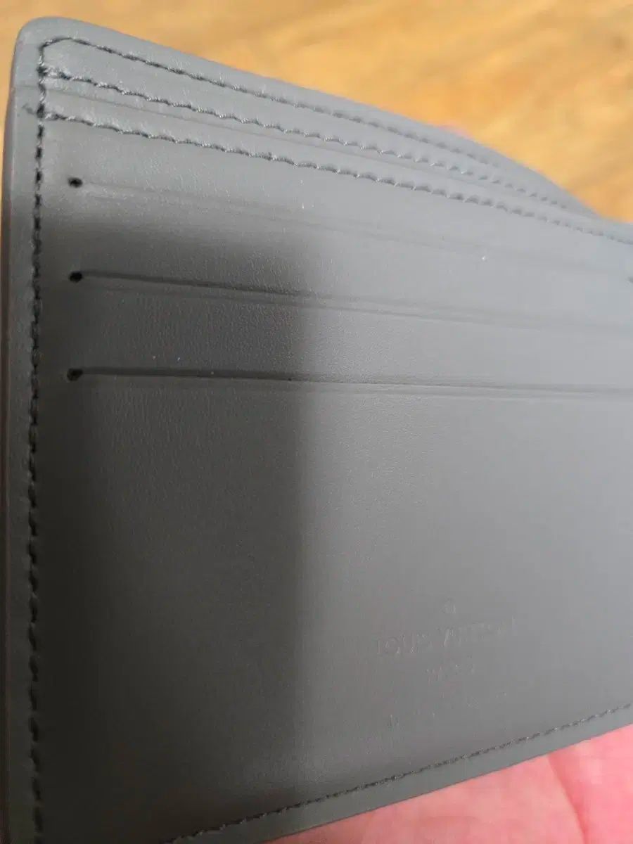 ルイヴィトン二つ折り財布 Louis