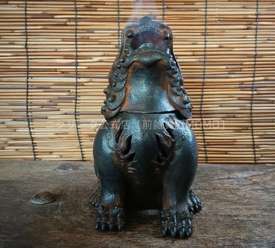 鋳鉄は天を眺めてほえていて 香薫鉄芸の置物を作っています