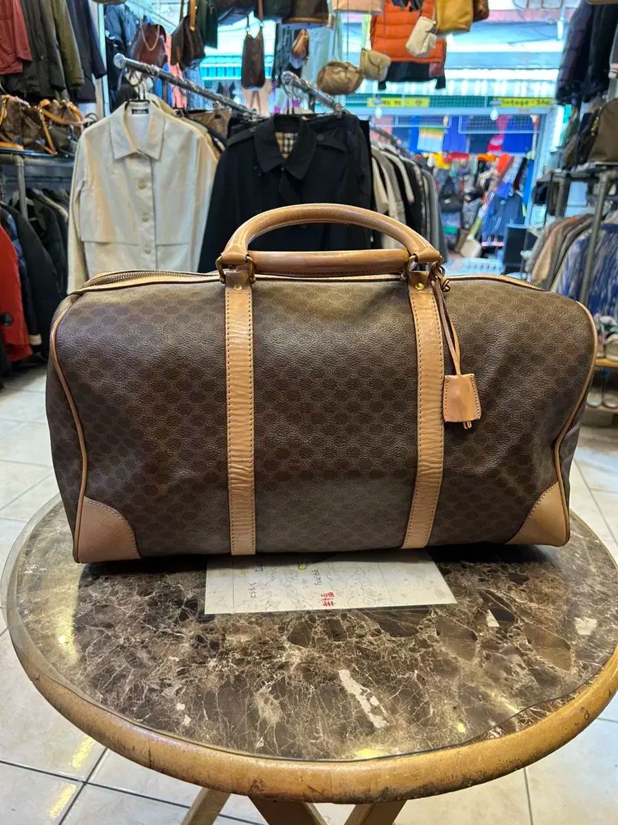 雷市場（ポンジャン）商品韓国直送】正規品 Celine(セリーヌ) マカダム  