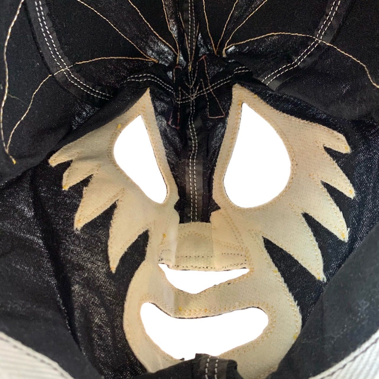 仮面貴族⭐️ミル・マスカラス】 黒ラメソフト生地 金メタエナメル