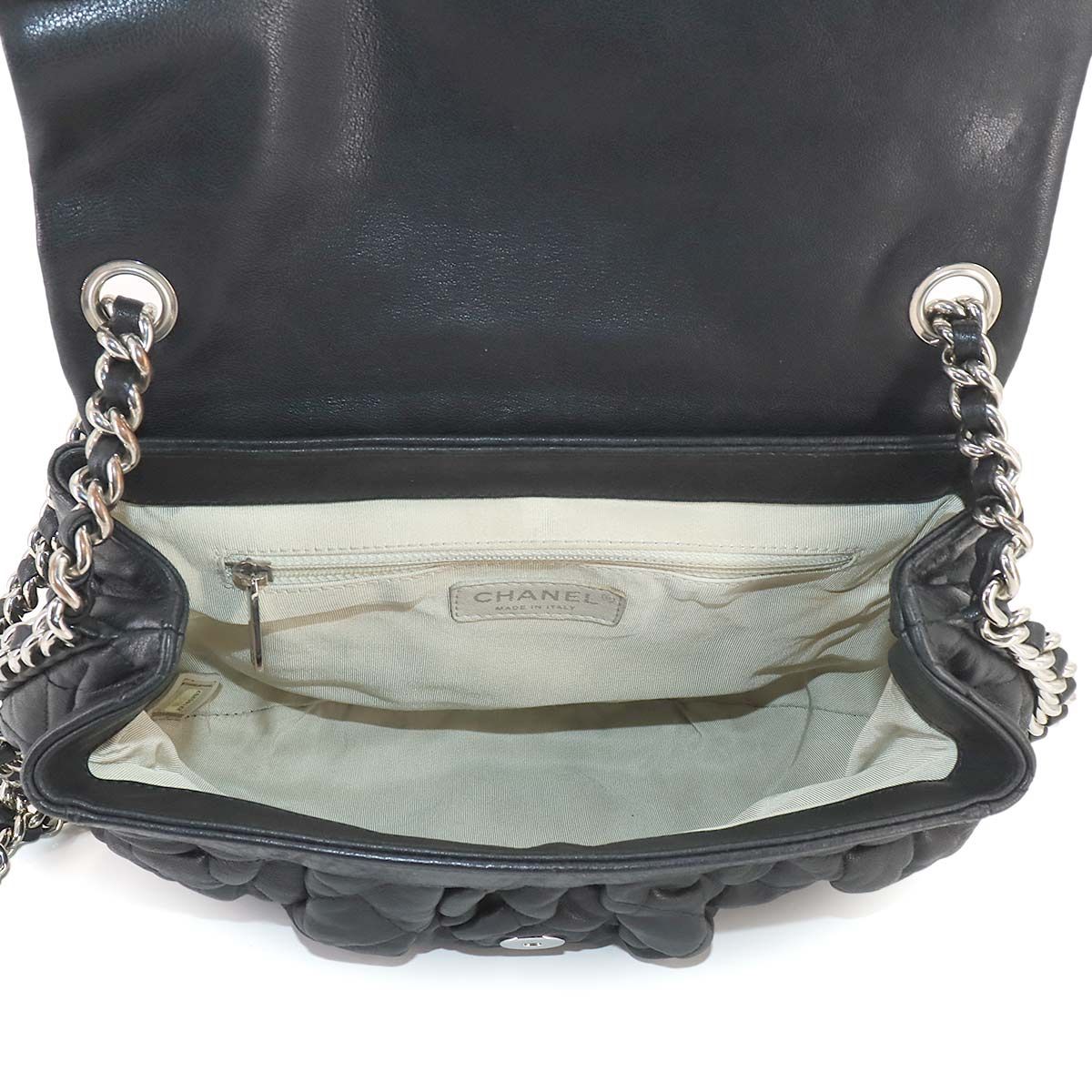 シャネル CHANEL チェーン アラウンド ショルダー バッグ レザー ブラック A49889 マトラッセ シルバー 金具 90247965