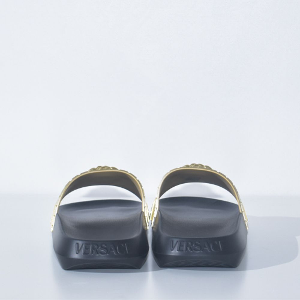 VERSACE 新品未使用 ゴールドメダル付きサンダル