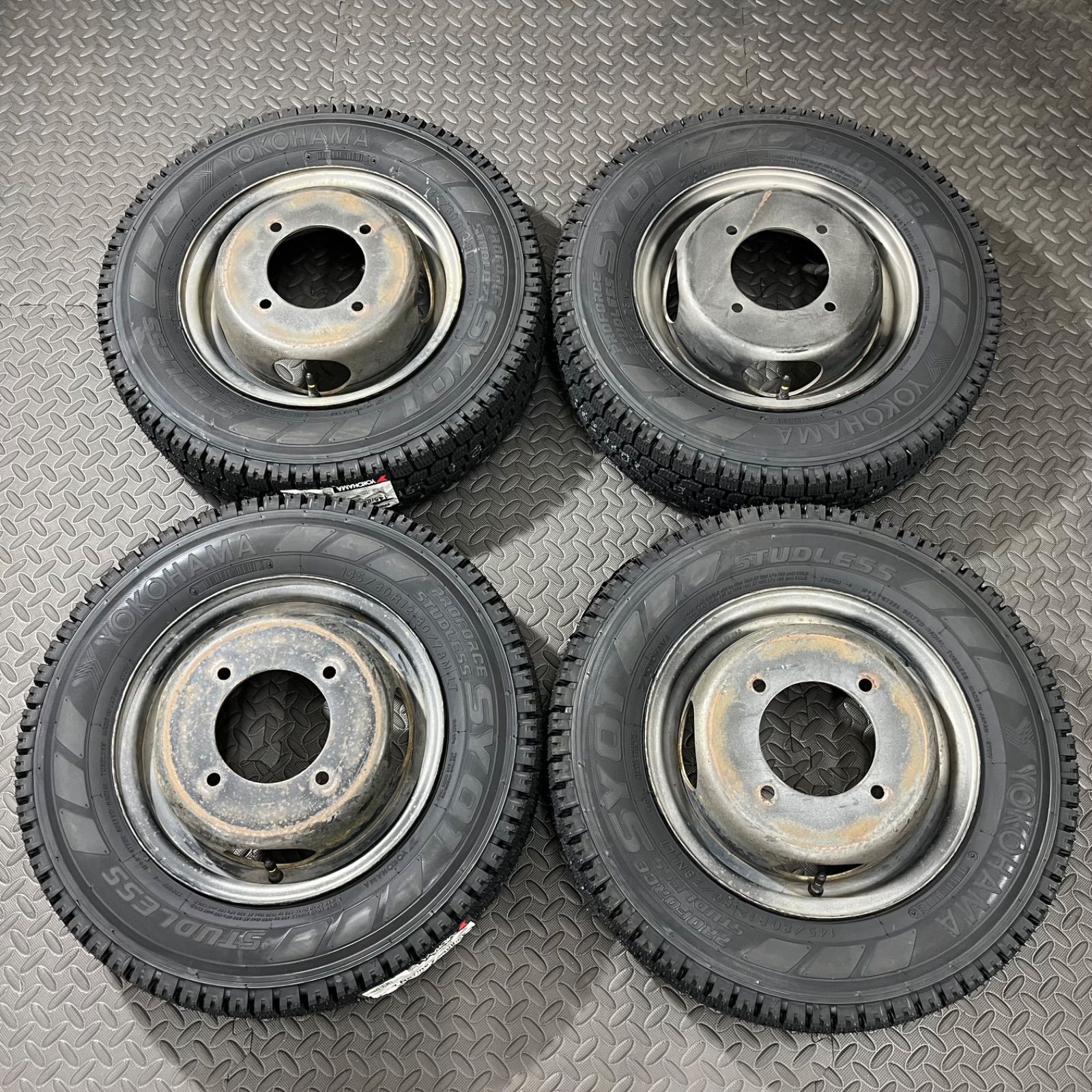 25年製 タイヤ 145|80R12 80|78N LT ヨコハマ SY01V マツダ ボンゴ バネット リヤ ダブルタイヤ スタッドレスタイヤ 1102Y