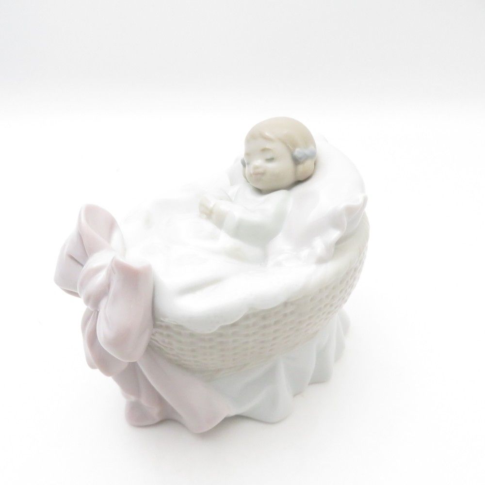 美品 LLADRO リヤドロ 6977 スイートベイビー 女の子 フィギュリン 置物 陶器人形 女の子 西洋陶磁 SY11366G2 美品 LLADRO リヤドロ 6977 スイートベイビー 女の子 フィギュ