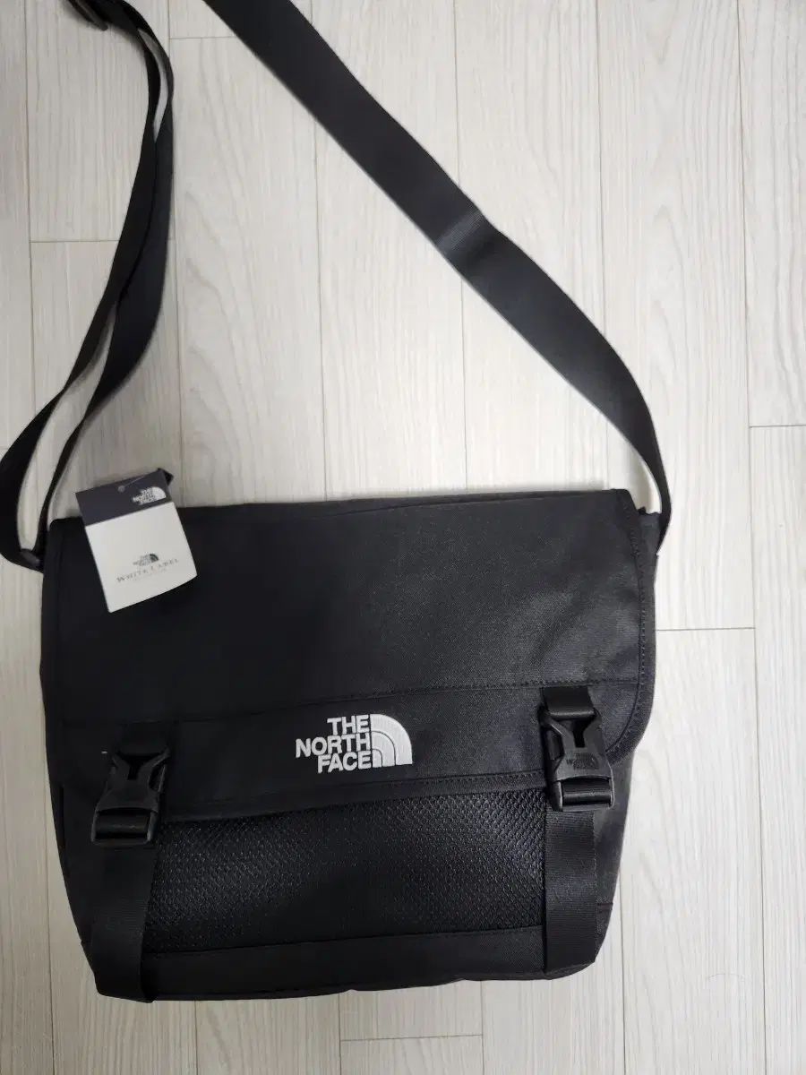 高級 フェリージ ナイロン レザー ロゴ型押し ボディバッグ ウエスト