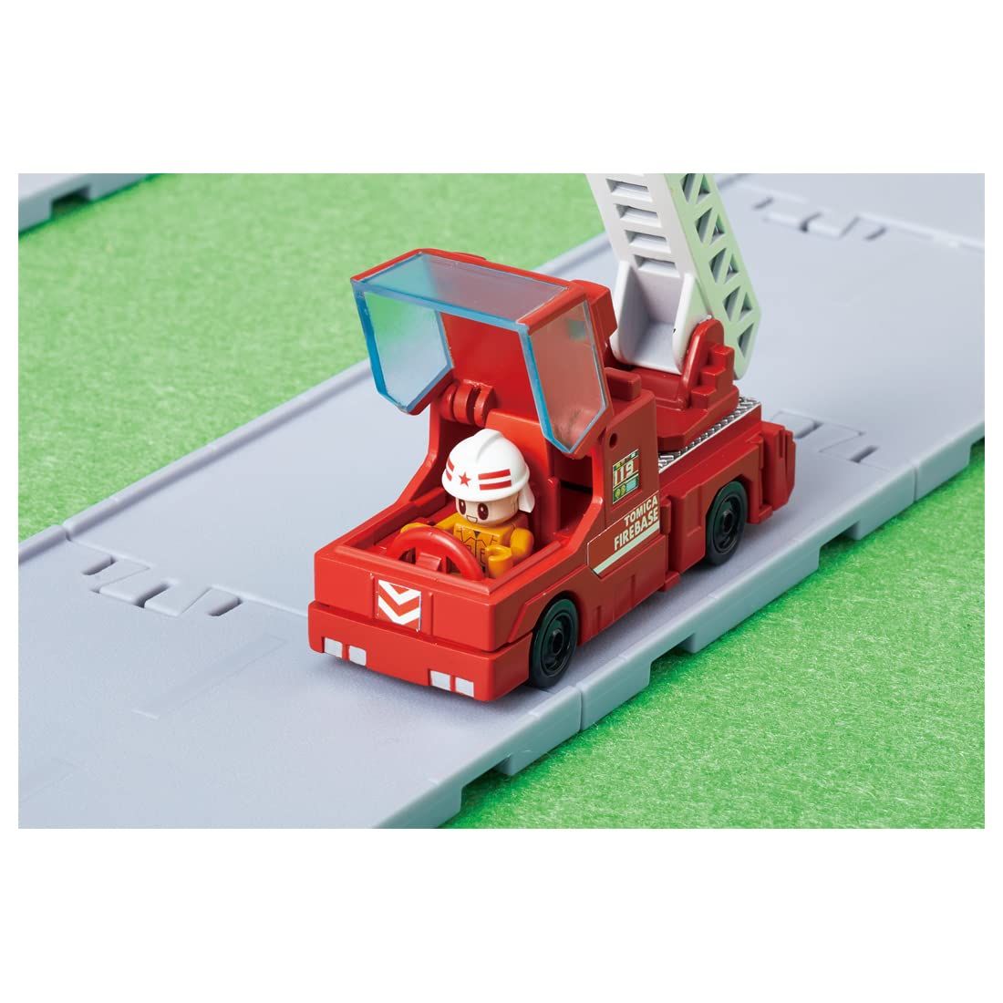 TAKARA TOMY