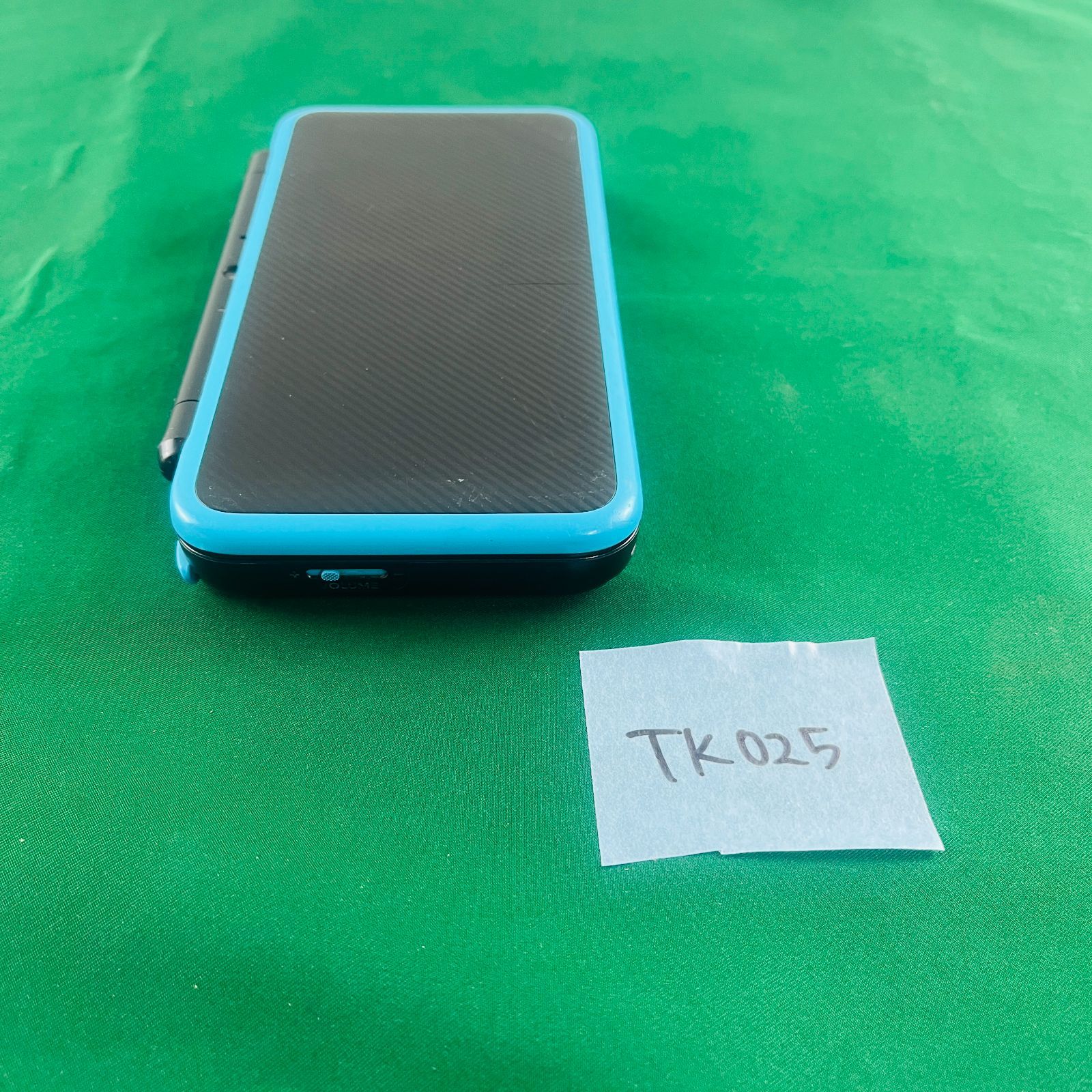 TK025 New ニンテンドー 2DS LL ブラック×ターコイズ ゲーム機 本体 充電アダプター付き ニューニンテンドー ニンテンドー Nintendo 任天堂 携帯用ゲーム機