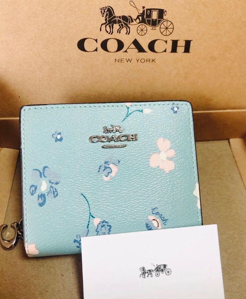 手頃な価格 COACH コーチ 二つ折り財布 花柄 水色 C8703 - 小物