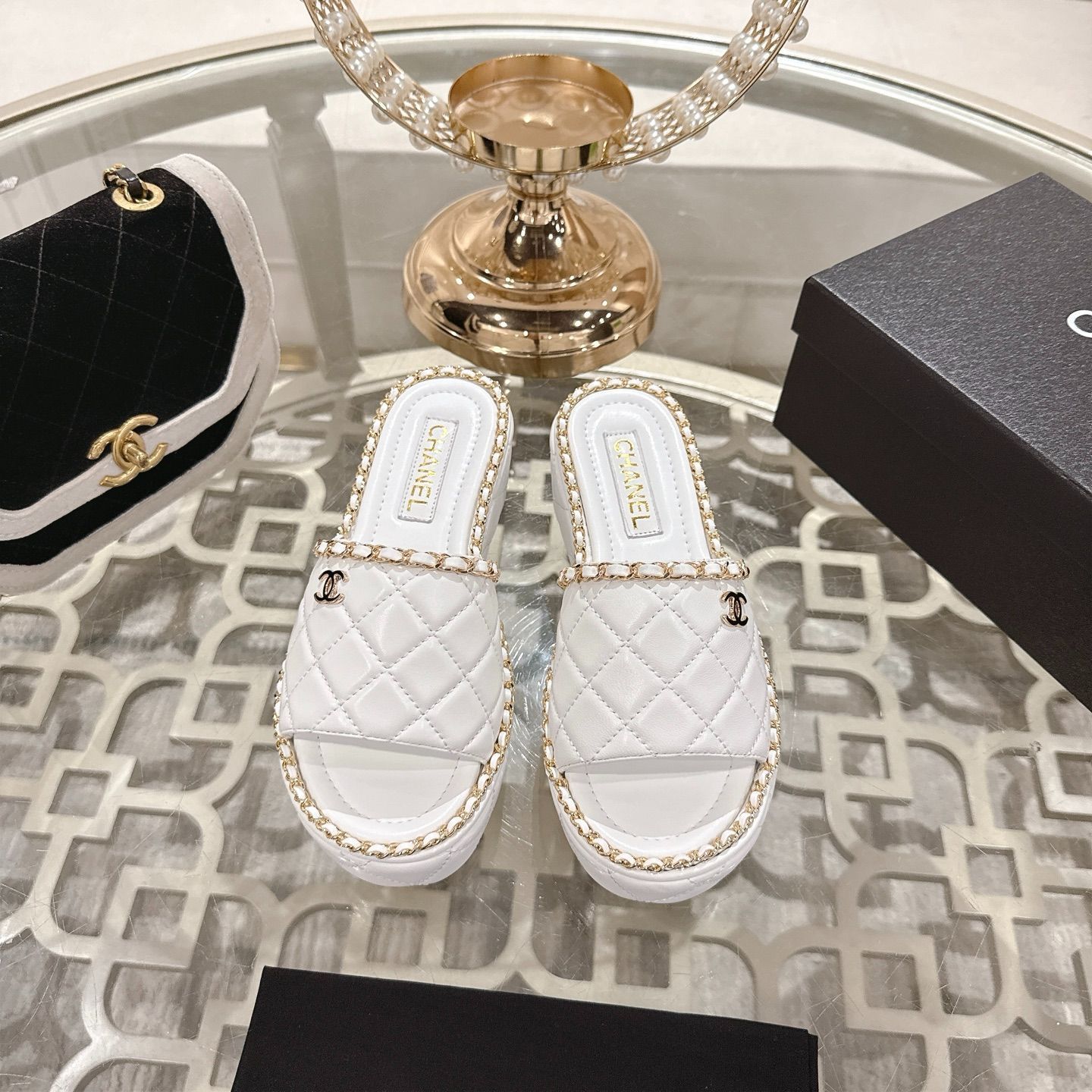 【人気のデザイン★】CHANEL 25SS チェーン 厚底サンダル CHANEL シャネル 25SS 菱格チェーン スリッパ01-3 - メルカリ