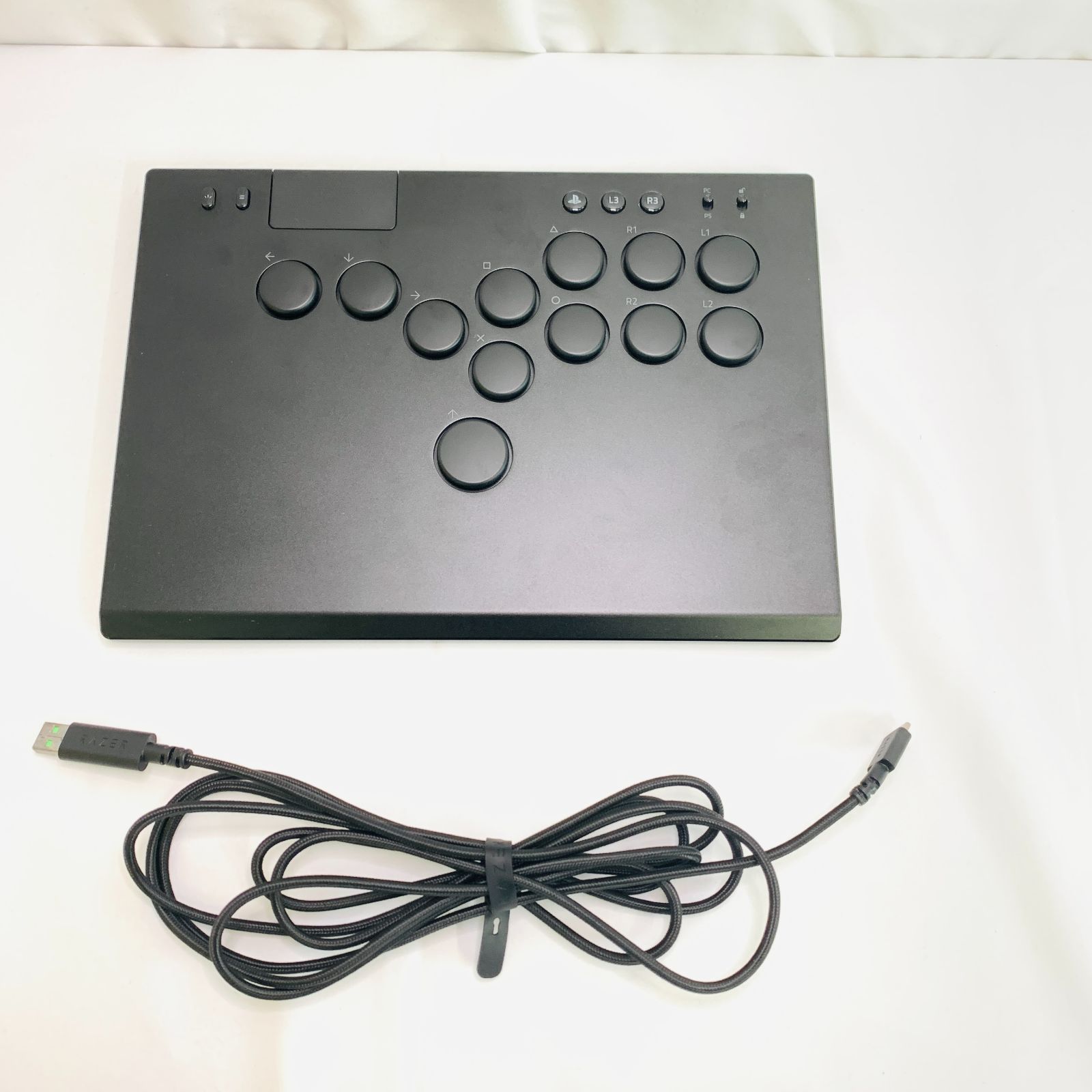 Razer レイザー Kitsune PS5 - PC 用 薄型 レバーレス アーケードコントローラー 高精度-応答性の高いリニア薄型オプティカルスイッチ スリムデザイン ケーブル固定具 トーナメントロックスイッチ Chroma RGB ライティング キツネ