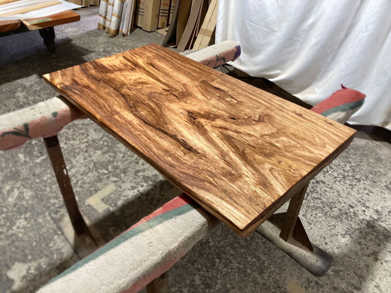 オバンコール9225 一枚板無垢 乾燥材 900ｘ440-430ｘ45㎜ カウンター テーブル ローテーブル 窓台