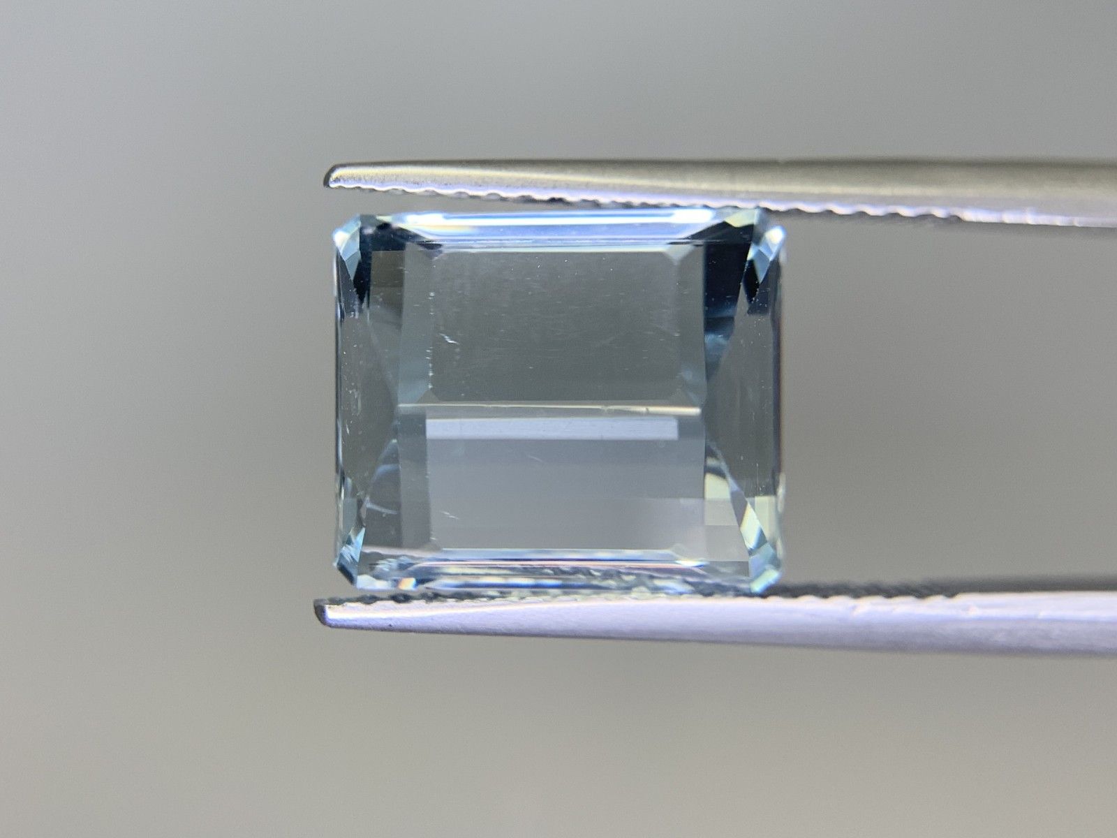 縦12.06㎜×横10.25㎜×高さ8.52㎜