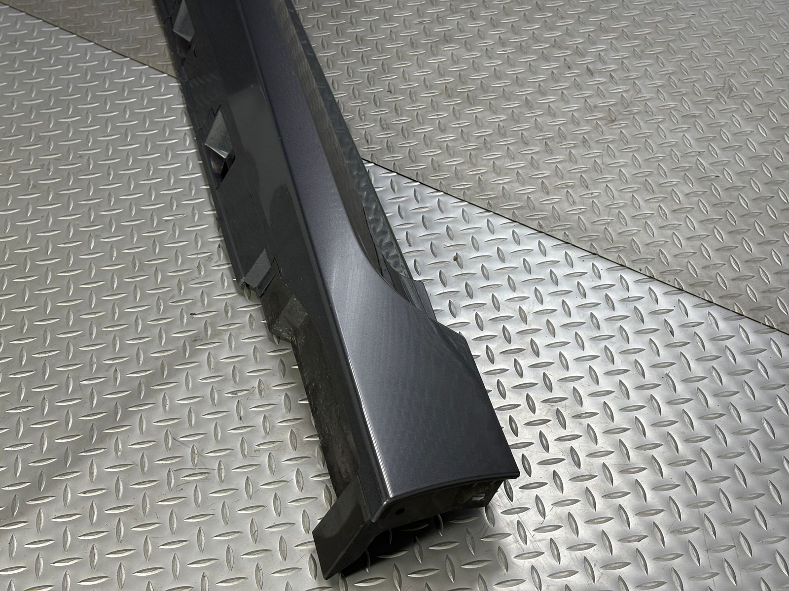 マグネタイトグレーメタリック