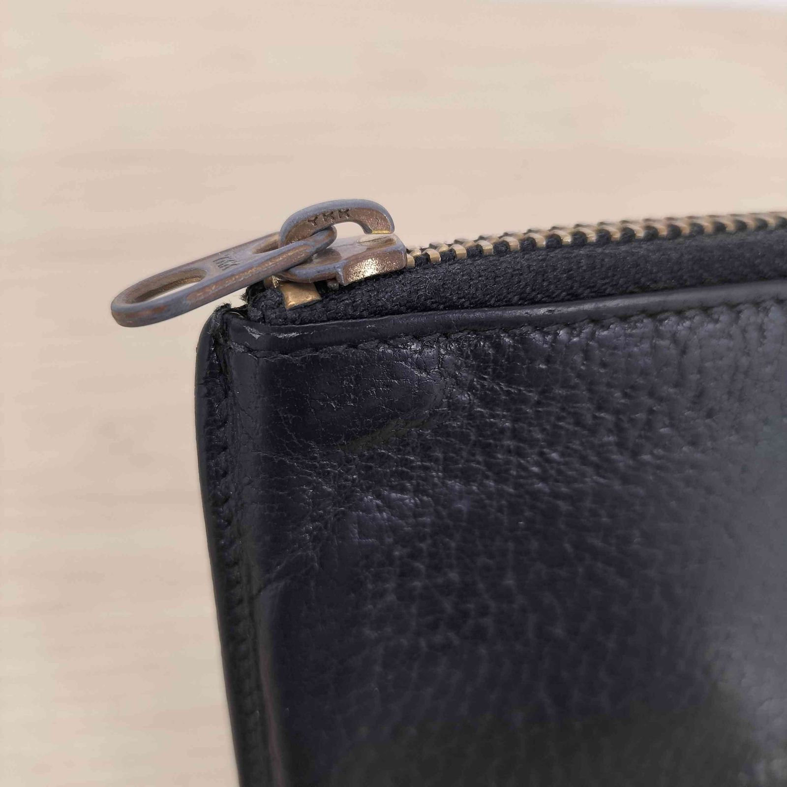 コムデギャルソン COMME des GARCONS ラウンドジップ レザーコンパクト