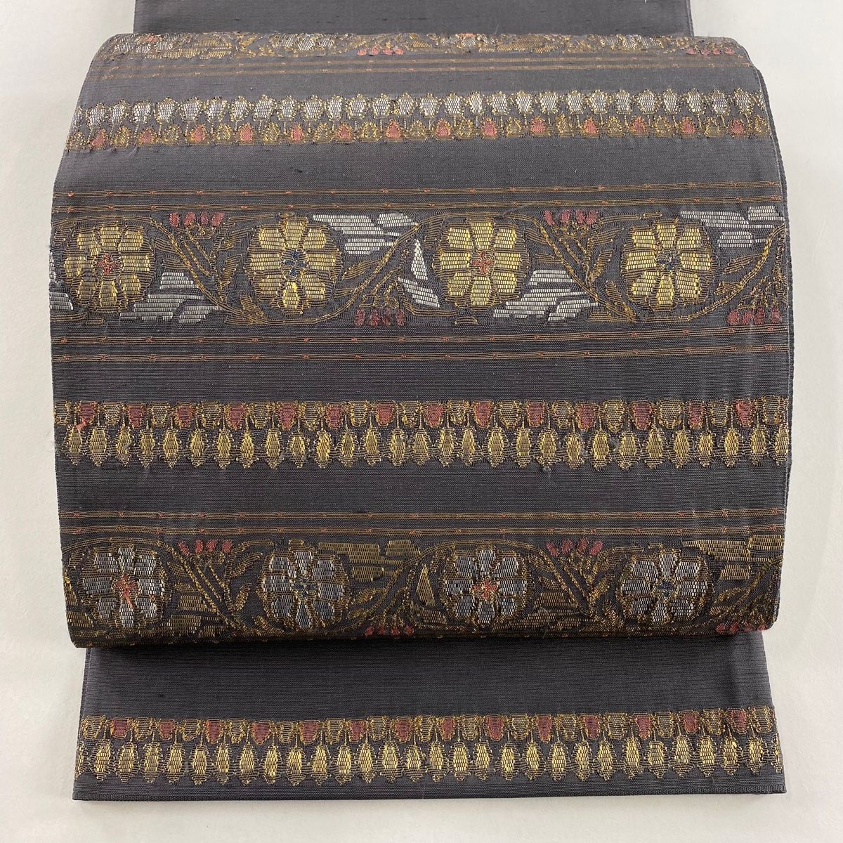 袋帯 秀品 紬地 草花 縞縞 金銀彩 えんじ色 お太鼓柄 正絹 中古