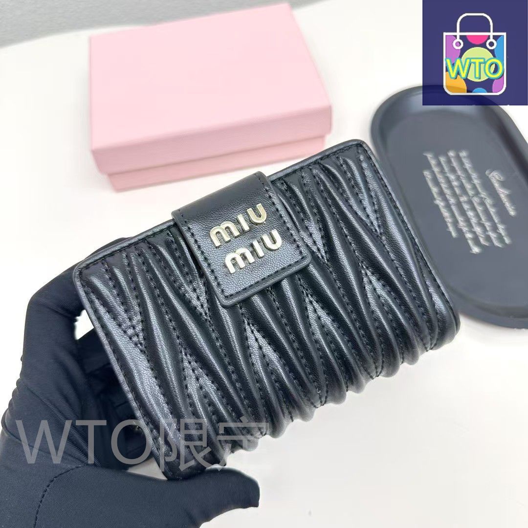 新品未使用 MIUMIU財布[本日特価|新品未使用品]-WT0輸入 - メルカリ