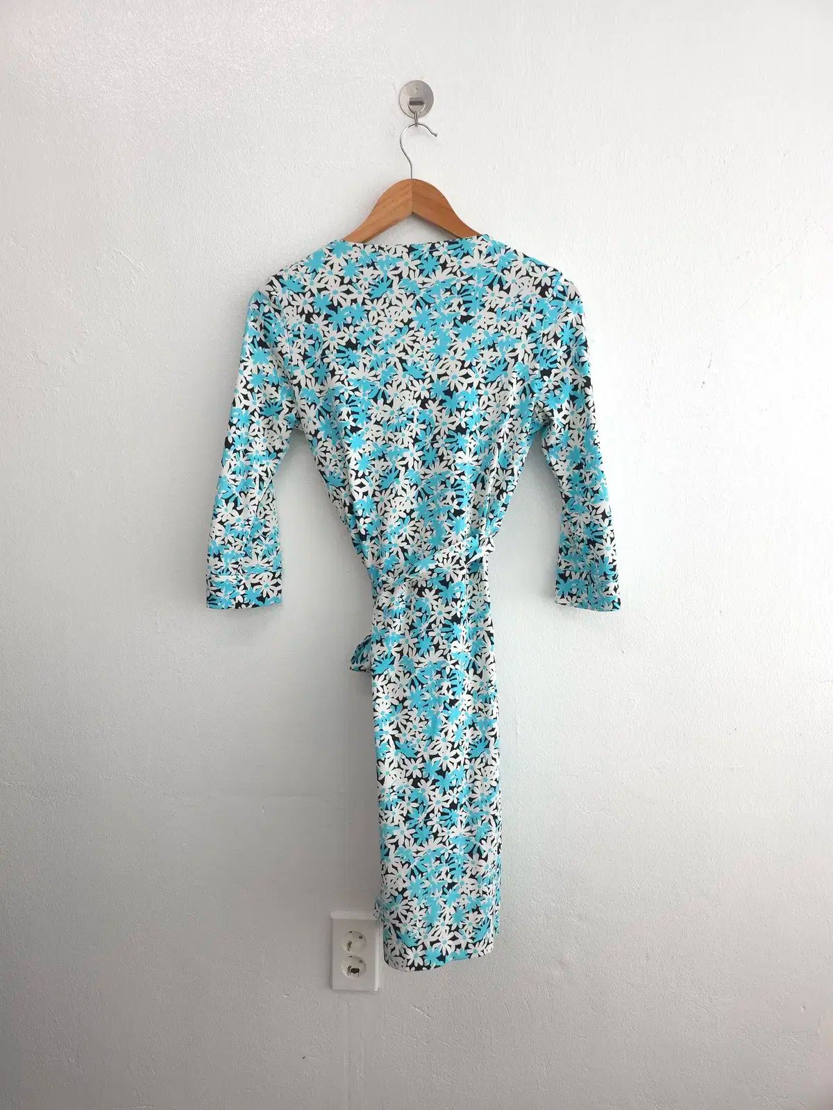 ダイアン・フォン・ファステンバーグ DVF フラワー 青 ラップ