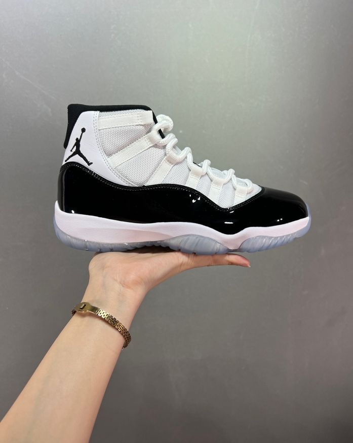 Nike Air Jordan 11 Retro concord