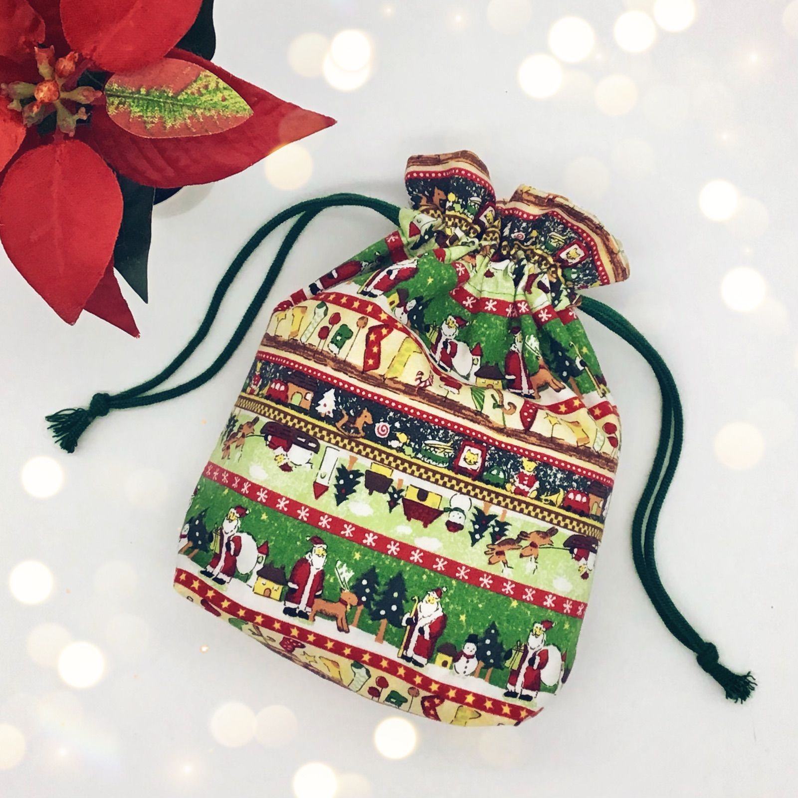 ハンドメイドの巾着ポーチ 〜クリスマス柄〜 - メルカリ 