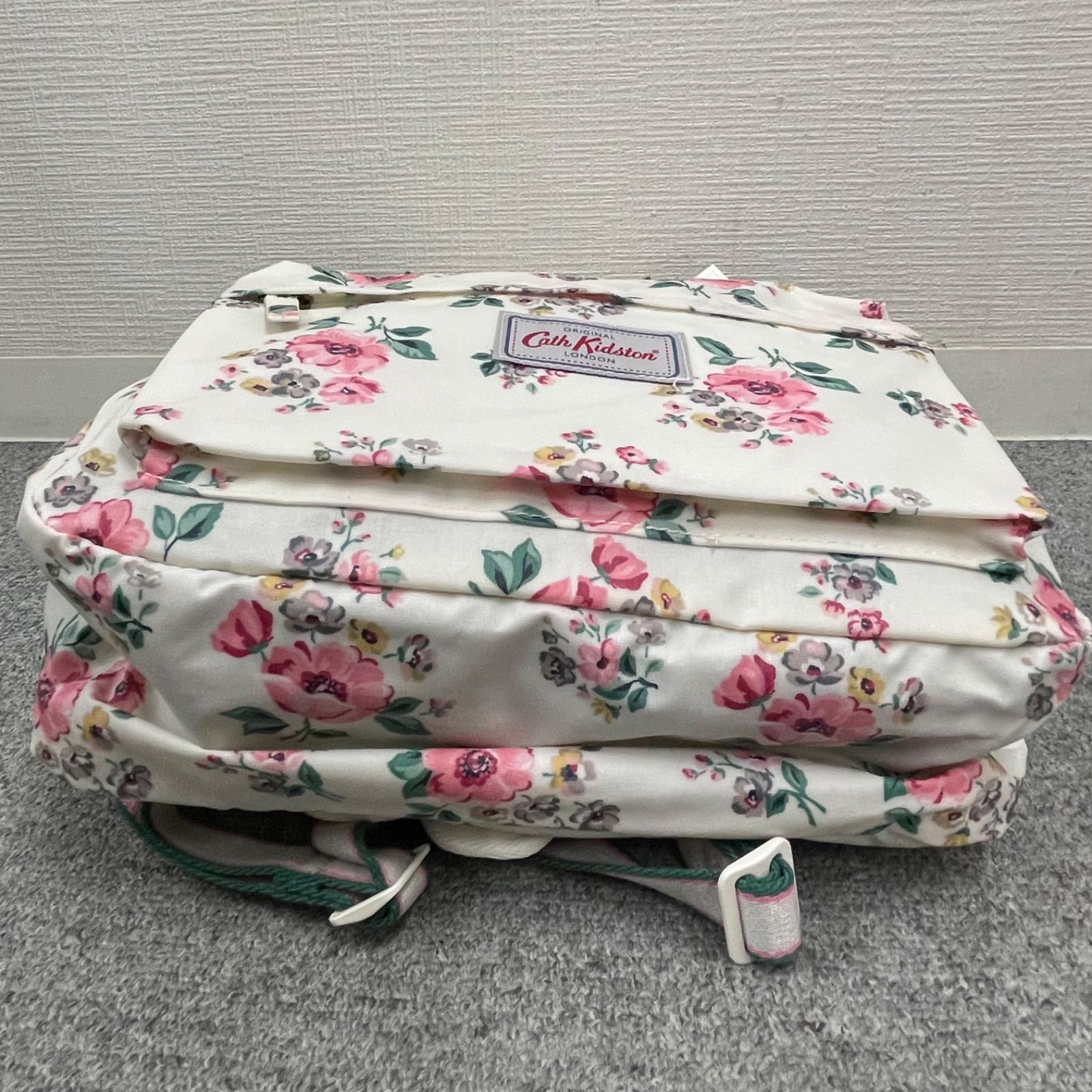 【タグ付き】キャスキッドソン　花柄リュック フラワー 総柄 グレージュ タグ付き】キャスキッドソン 花柄リュック フラワー 総柄 グレージュ