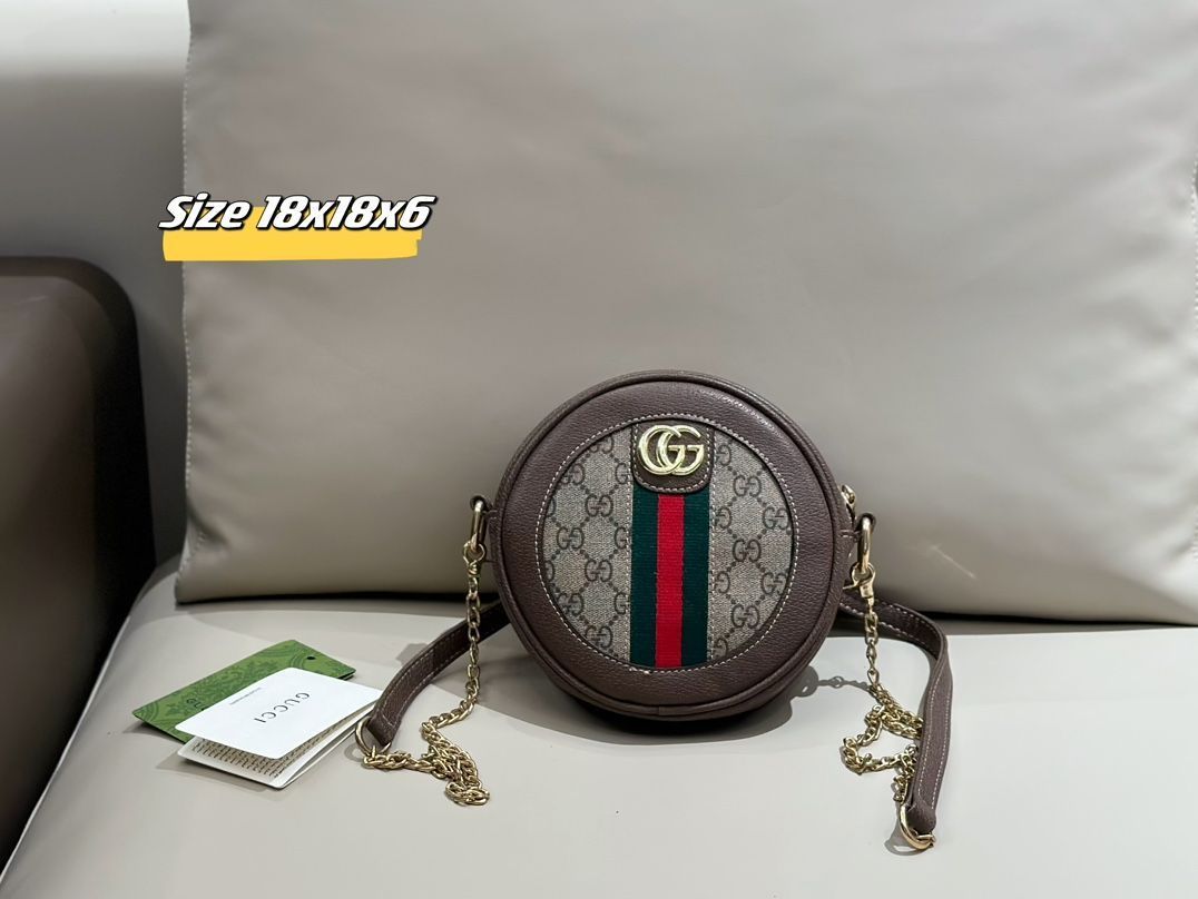 GUCCI【国内発】スクリプト キーチェーン 773970 ギフト包装可 GUCCI【国内発】スクリプト キーチェーン 773970 ギフト包装可