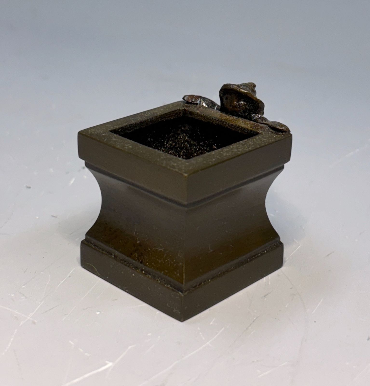 古銅一閑人蓋置 古作 茶道具 古銅一閑人蓋置 古作 茶道具 【