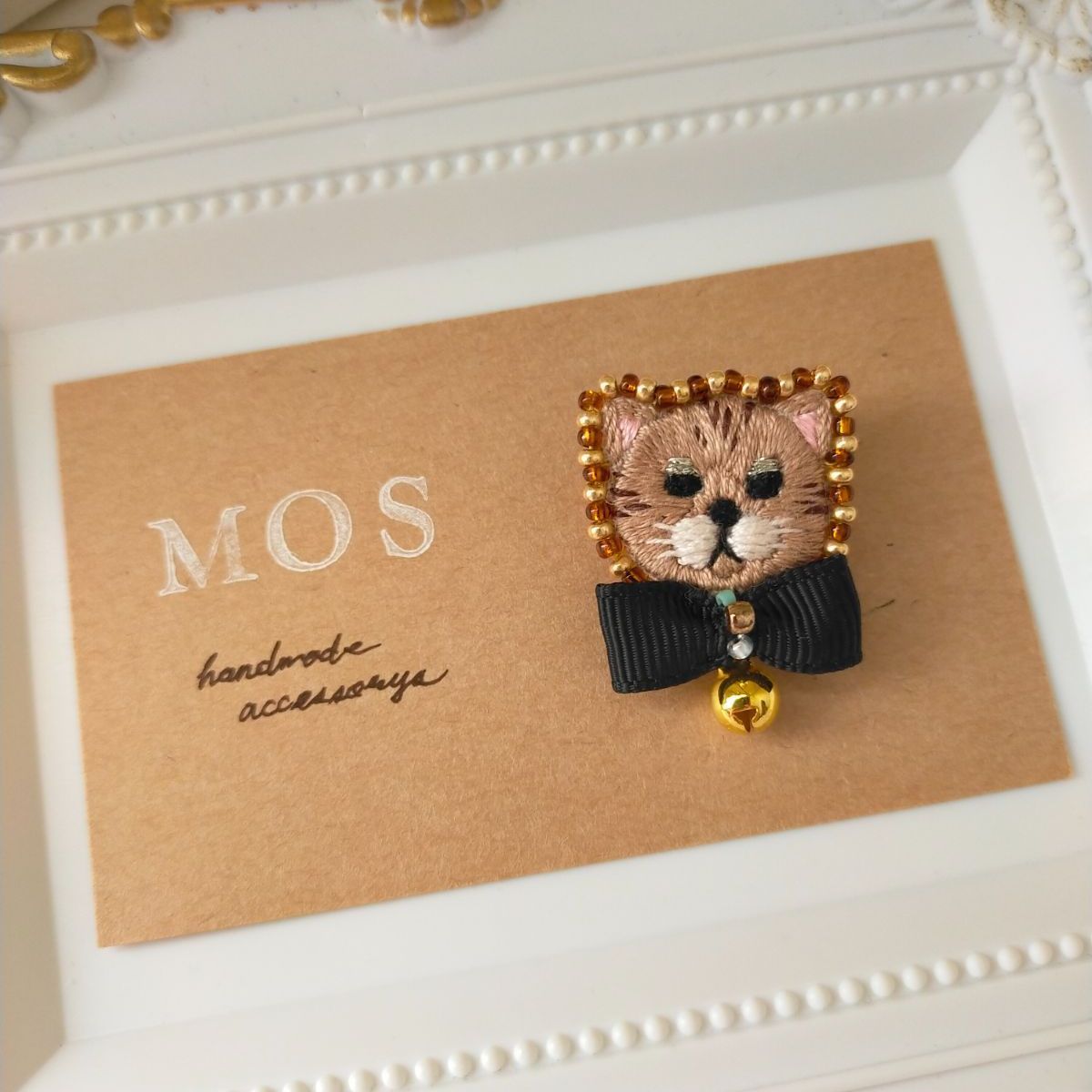 猫さんฅ•ω•ฅ 手刺繍ブローチ - メルカリ 