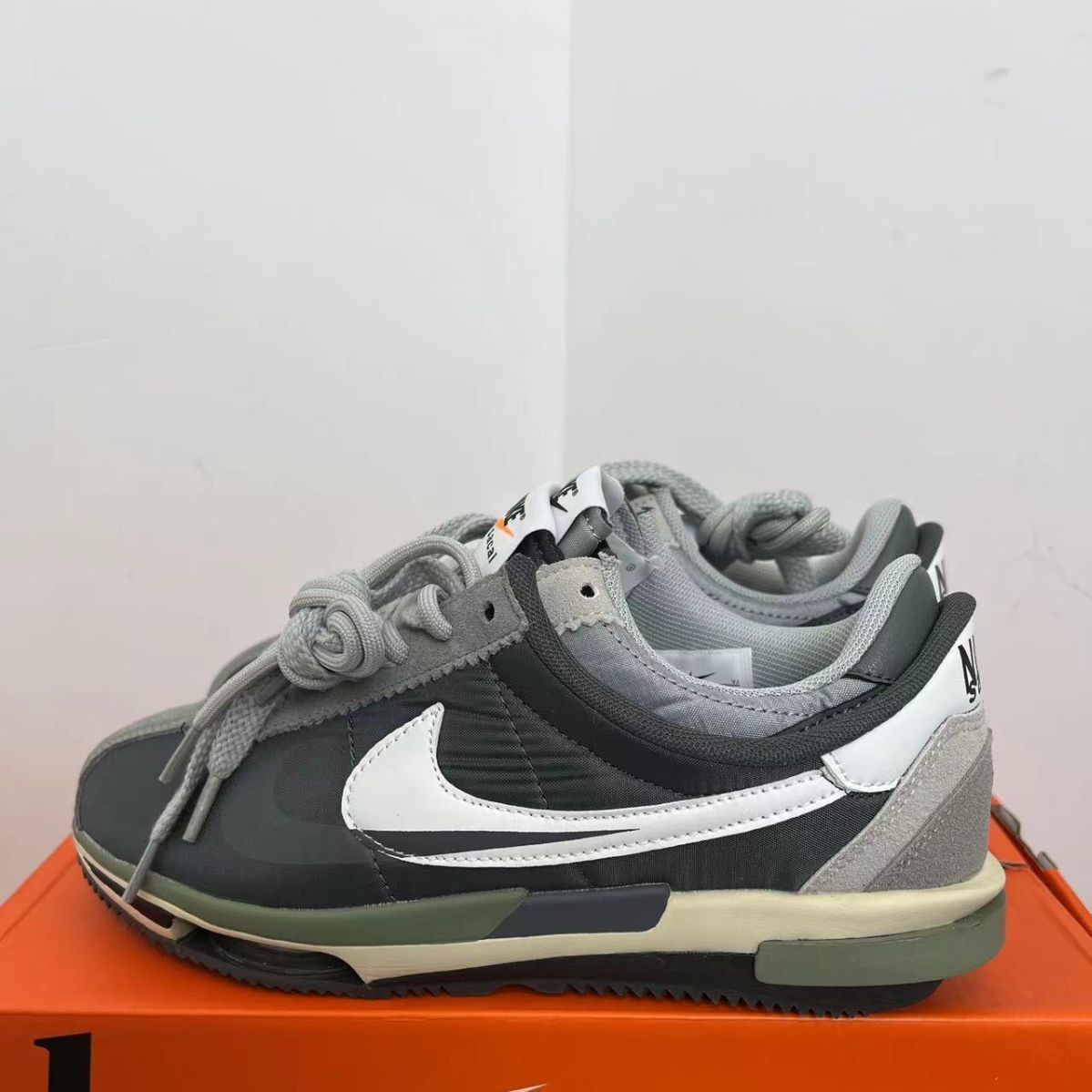 新品未使用 ナイキ Sacai X Nike Cortez スニーカー