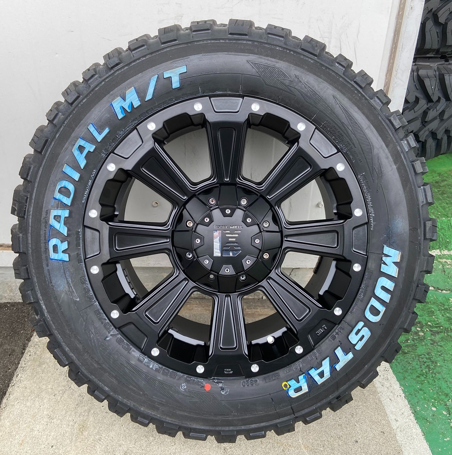 デリカD5 エクストレイル クロスロード ジューク CX5 タイヤホイールセット 16インチ DeathRock デスロック Mudstar  Radial M/T 215/70R16 215/65R16 - メルカリ