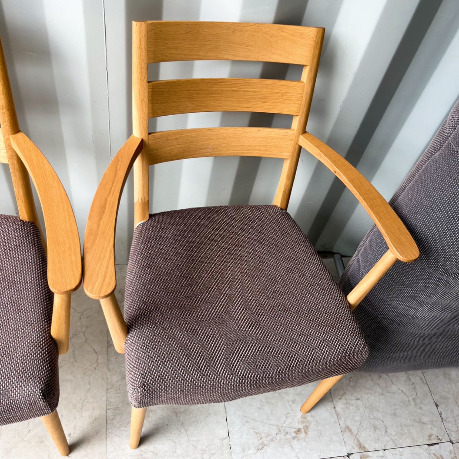 取付無料！カリモク家具 CT61 北欧風天然木肘掛付きダイニングチェア3脚✨ 取付無料！カリモク家具 CT61 北欧風天然木肘掛付きダイニング