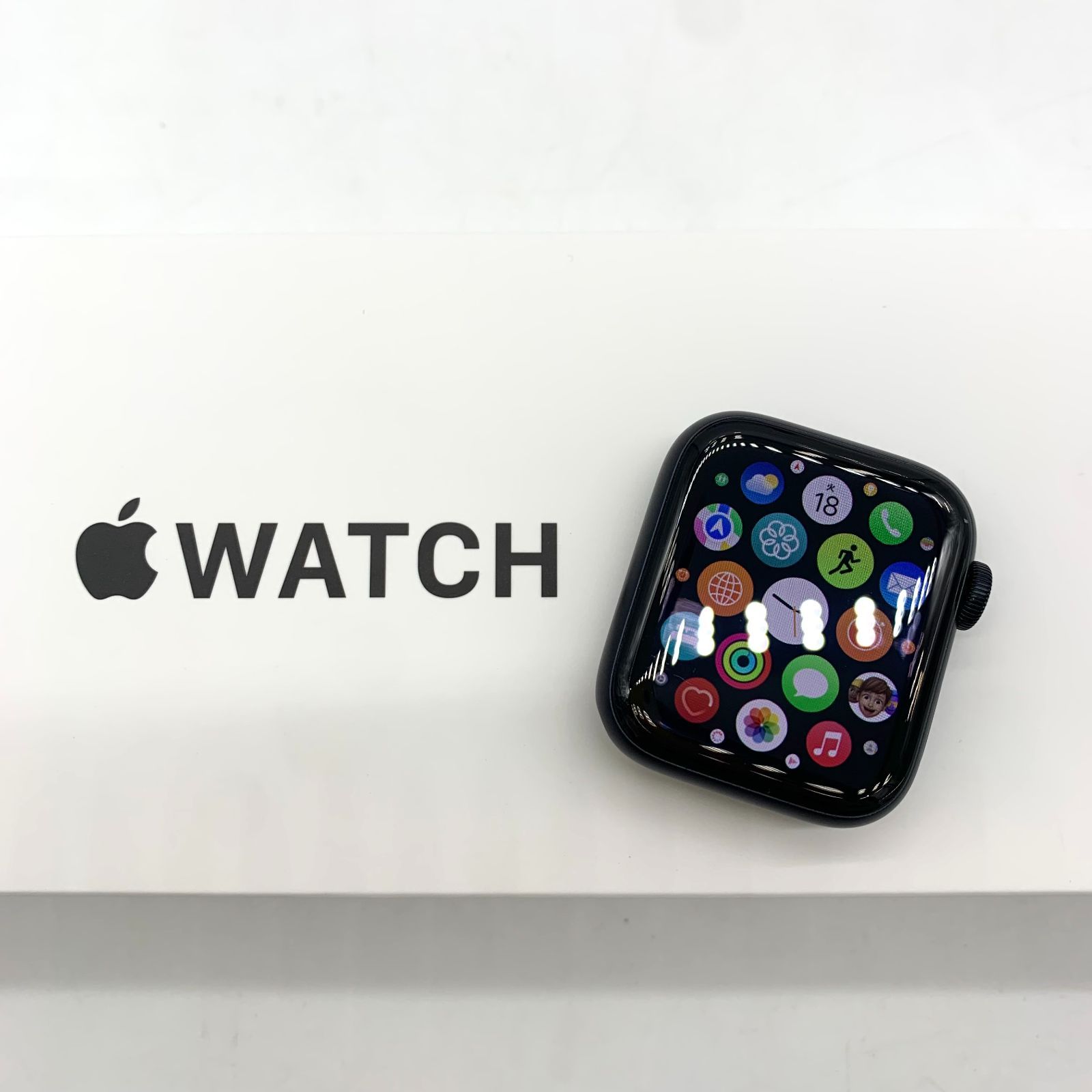 ▽【Aランク】Apple Watch SE 第2世代 40mm GPSモデル MNJT3J/A