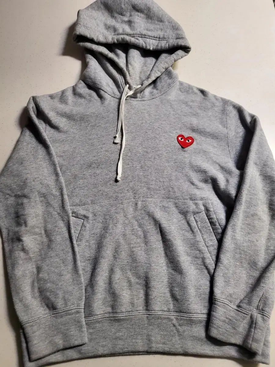 M COMME des GARCONS(コム・デ・ギャルソン) レッドワッペン フード付きTシャツ