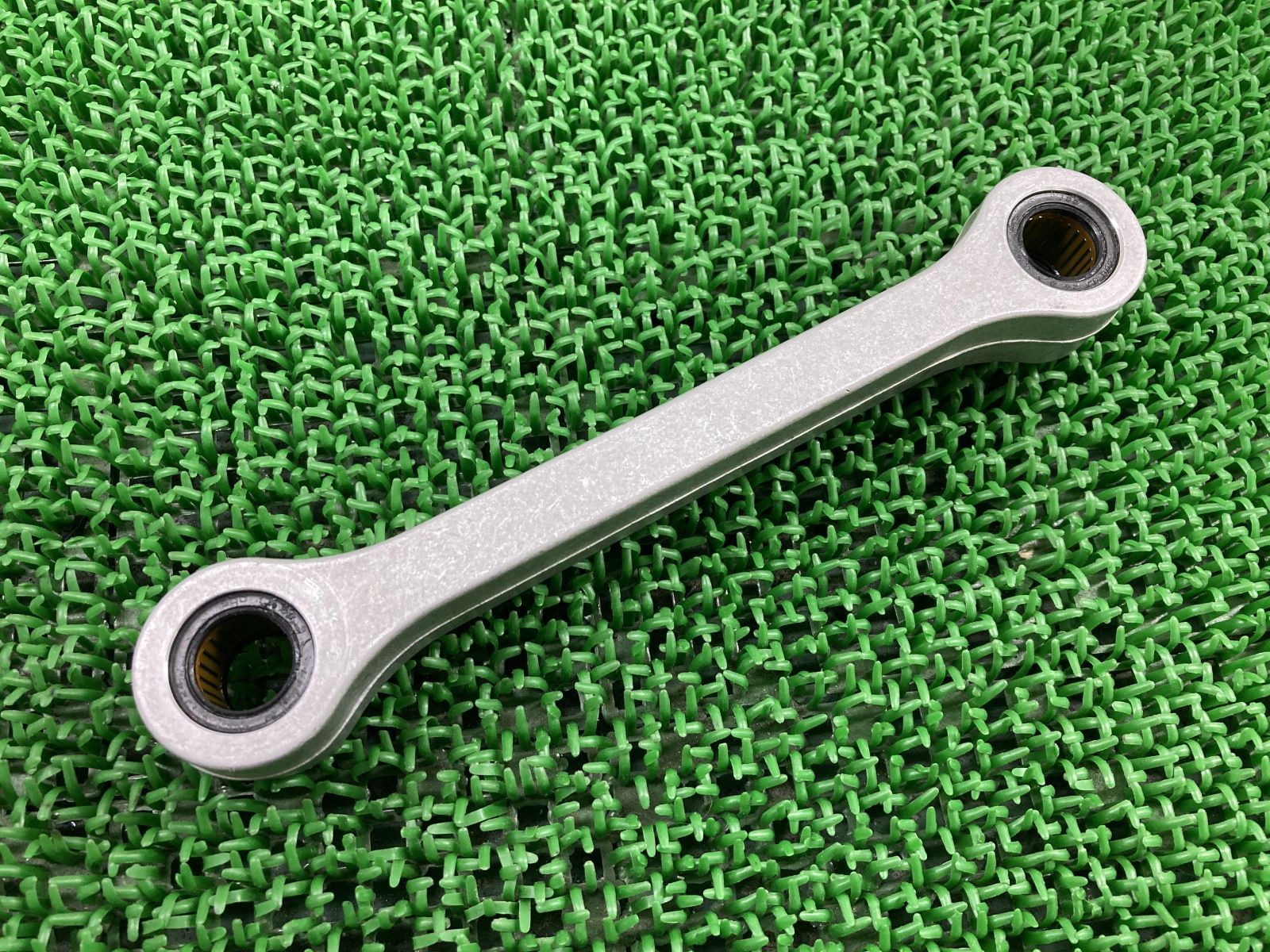 YZF-R1 リアサスペンションリンクロッド ヤマハ 純正 中古 バイク 部品 RN22 09-14年式 リアサスリンク 曲がり無し 品薄 希少品