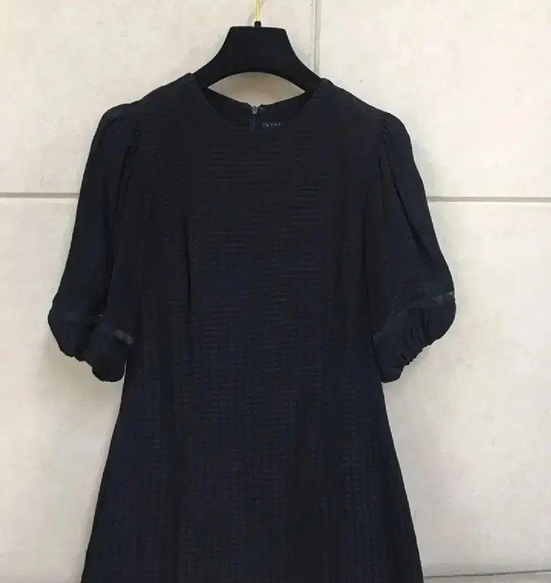 SISLEY シスレー 黒 レーヨンワンピース