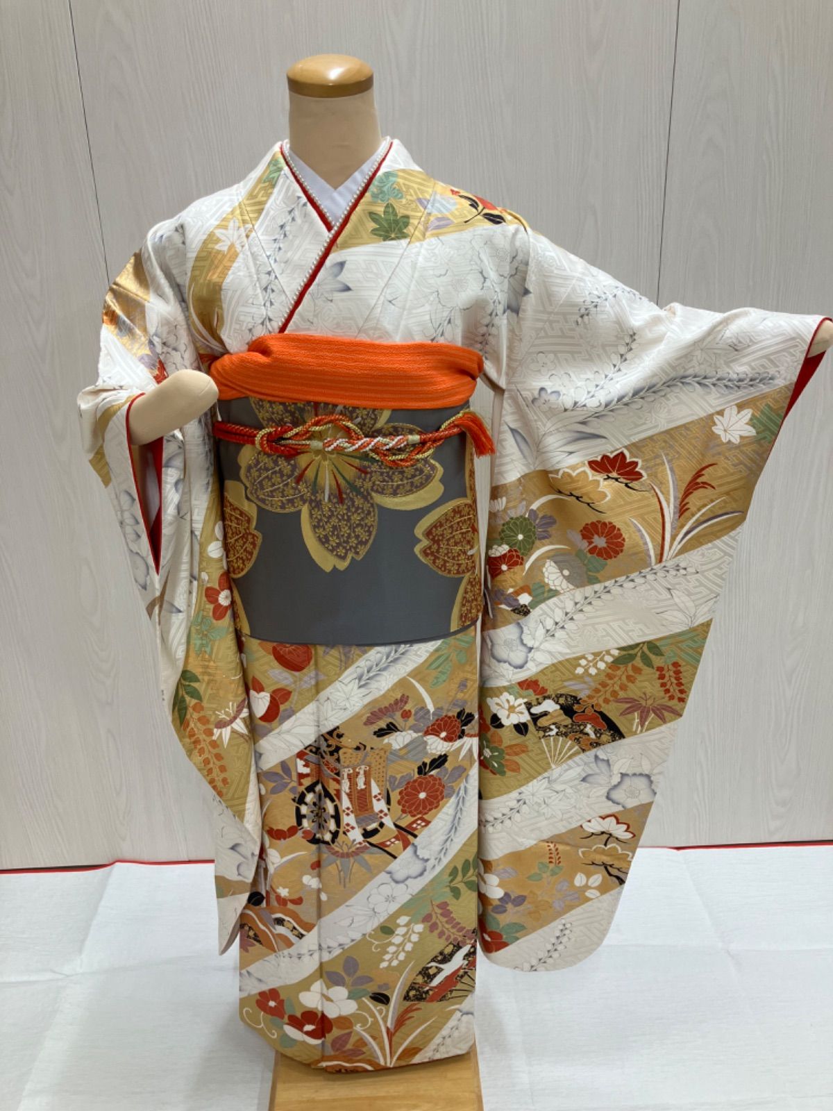 振り袖用襦袢　m　花柄　草　リユース品 振り袖用襦袢m花柄草リユース品