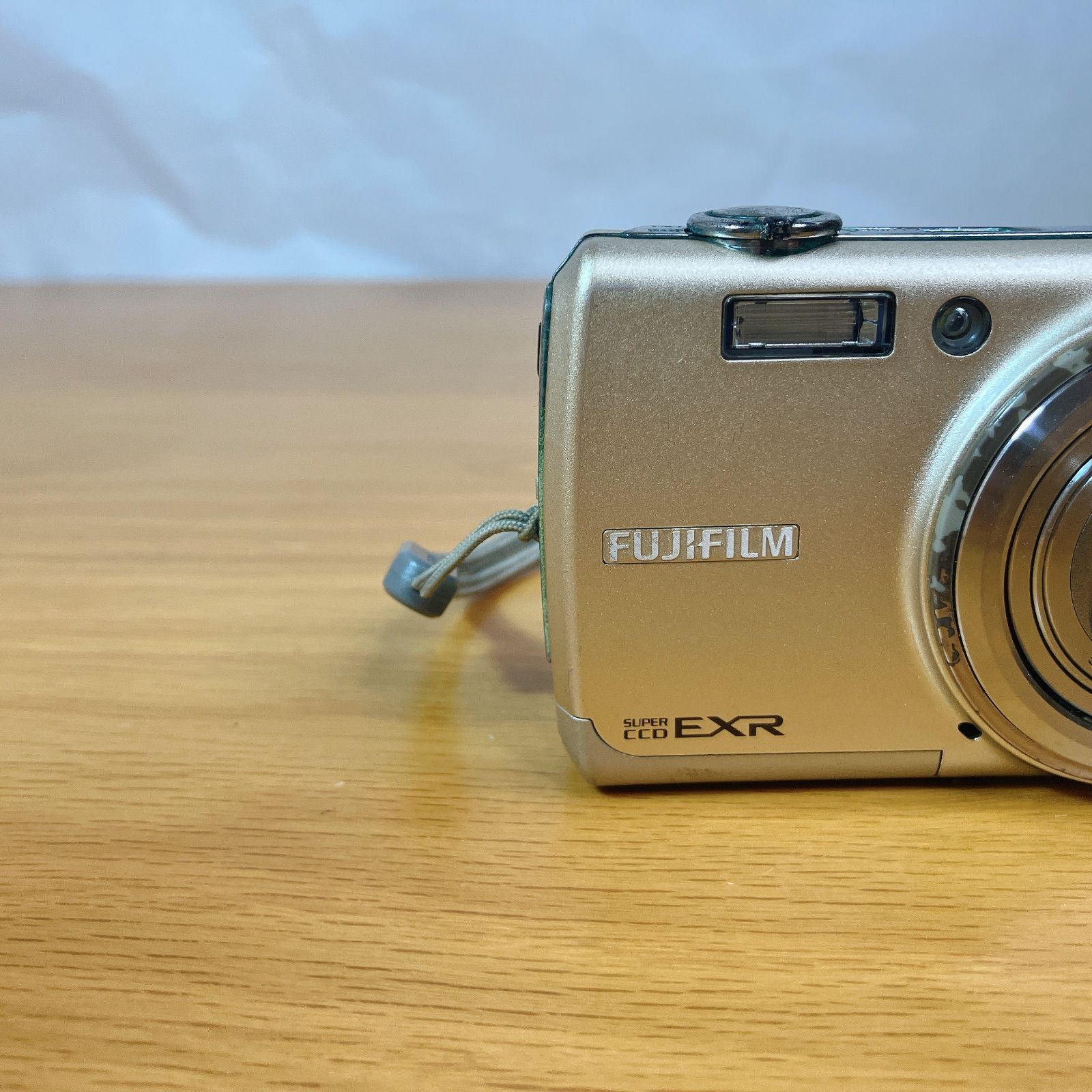 専用 FUJIFILM FinePix F200EXR コンデジ 動作未確認 バッテリーなし