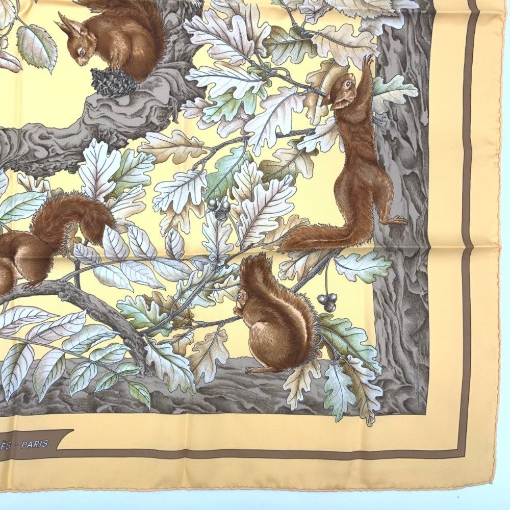 エルメス HERMES スカーフ カレ９０　CASSE NOISETTE HERMES エルメス スカーフ カレ90 『CASSE-NOISETTE（くるみ割り