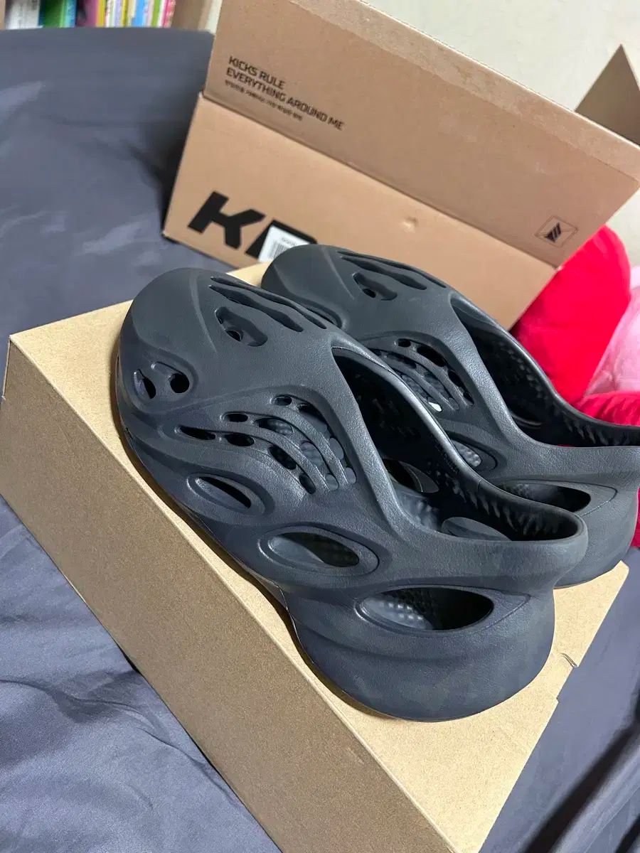 adidas アディダス イージー フォーム ランナー オニキス 255