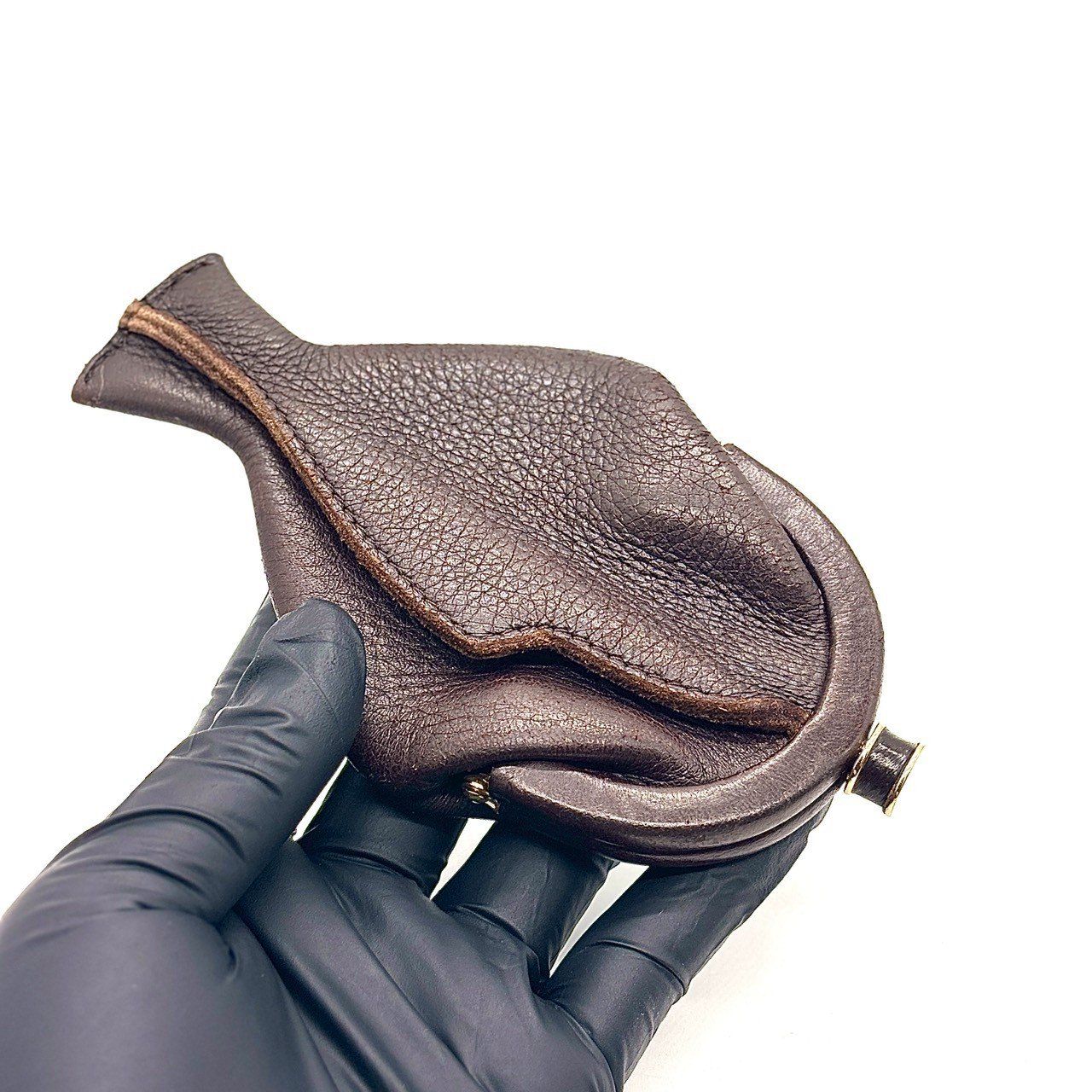 配送商品は通常配送無料。 手のひらサイズの芸術 Bottega Veneta ボッテガヴェネタ コインケース フィッシュ 魚型 がま口 レザー コンパクト 小銭入れ ブラウン 只今タイムセール中。