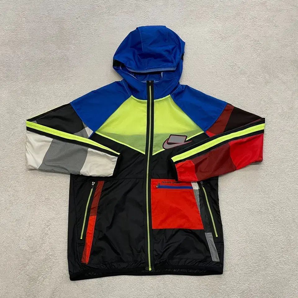 【雷市場（ポンジャン）商品韓国直送】 Nike(ナイキ） ワイルド・ラン ウインドランナー ウインドブレーカー 95