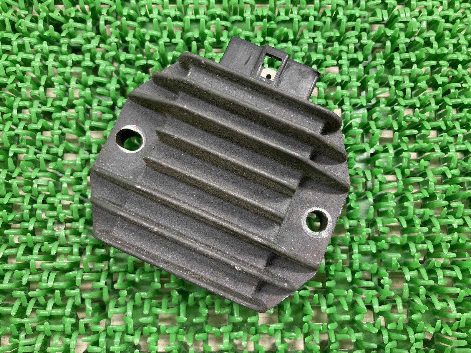 XJR400 レギュレター ヤマハ 純正 中古 バイク 部品 4HM レギュレーター レクチファイアー XJR400R 車検 Genuine