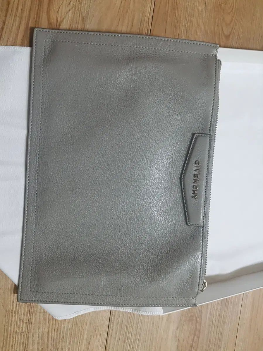 クラッチバッグ