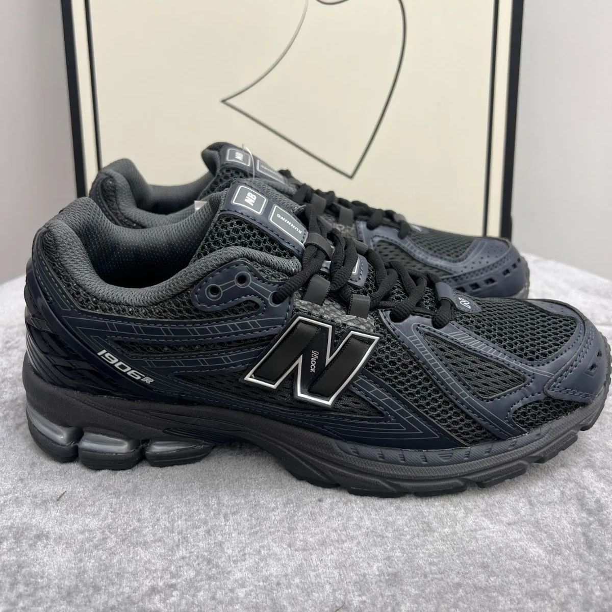 ニューバランス New Balance 1906R  スニーカー